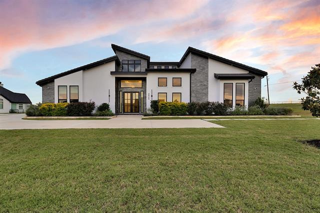 The Highlands of Northlake new construction estate homes and green space